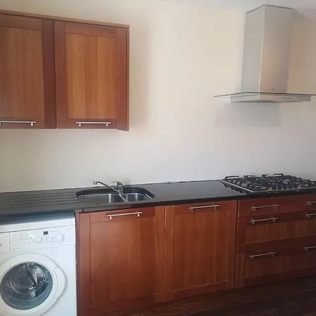 Spacious And Warm 2 Bedroom Sleeps Up To 5 Ferienhaus