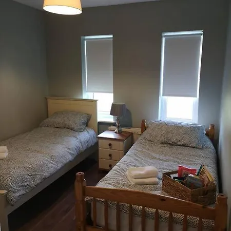 Spacious And Warm 2 Bedroom Sleeps Up To 5 Ferienhaus *